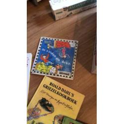 Ophaal en meeneemprijs €5! Doos kinderboek+dvd’s Roald dahl