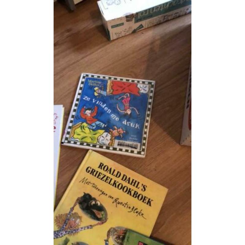 Ophaal en meeneemprijs €5! Doos kinderboek+dvd’s Roald dahl