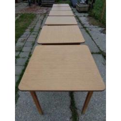 6 vierkanten knutseltafels / werktafels./ hobbytafels