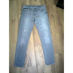 grijze ZARA spijkerbroek mt. 38 destroyed look