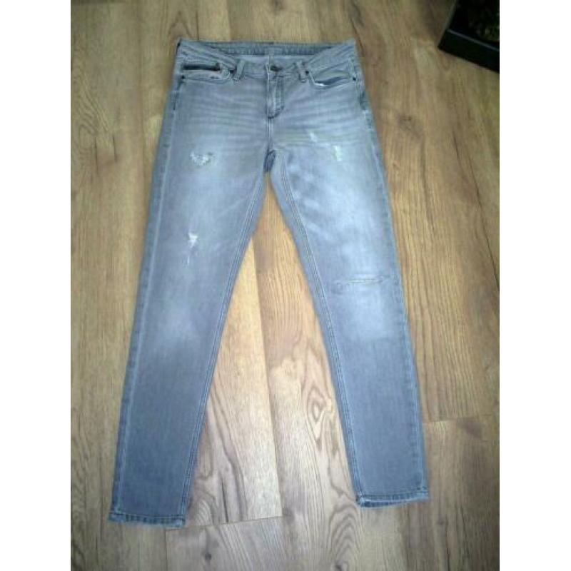 grijze ZARA spijkerbroek mt. 38 destroyed look