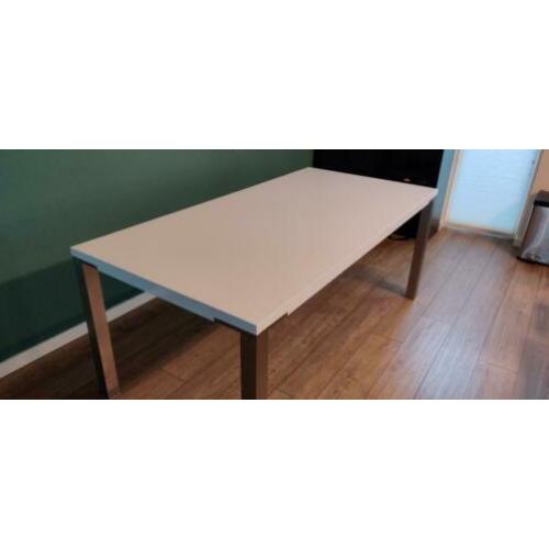 Eetkamertafel - wit met aluminium - Jan des Bouvrie