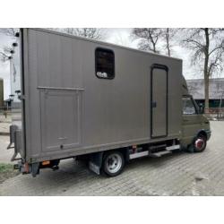 Iveco paardenvrachtwagen, twee paarden, b-rijbewijs
