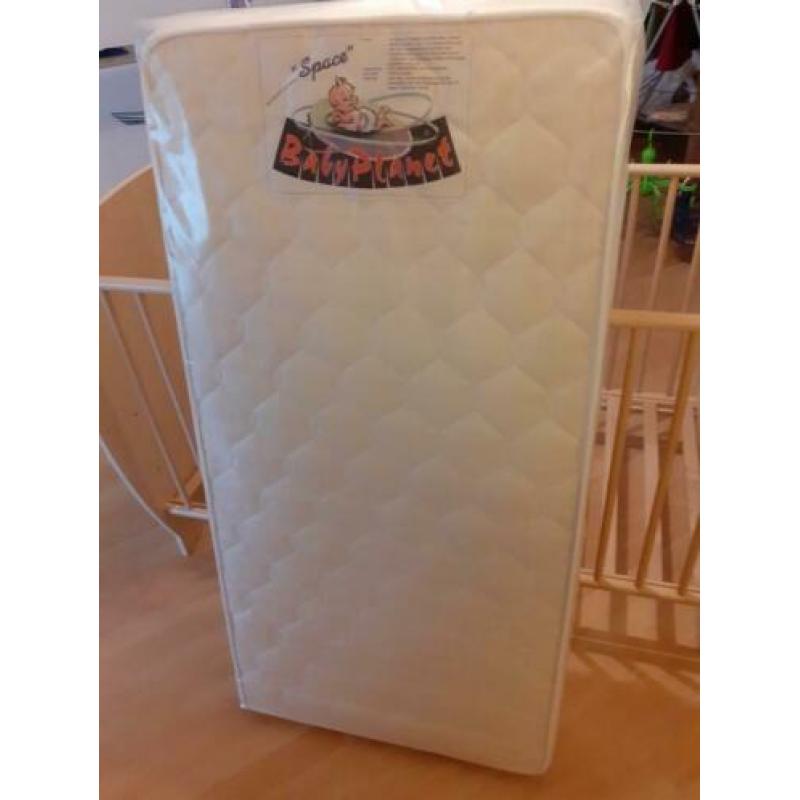 Baby ledikant met matras