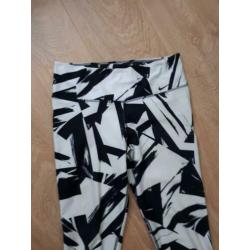 Nike legging maat s zwart wit