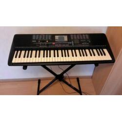 Yamaha psr 220 keyboard.