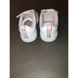 Addidas schoenen. Maat 27
