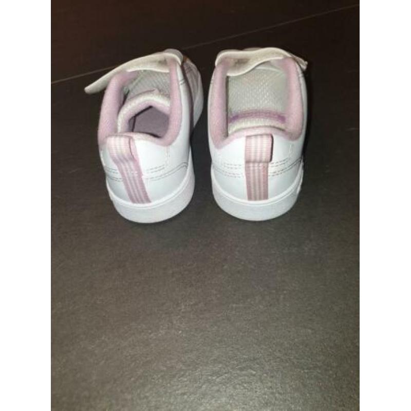 Addidas schoenen. Maat 27