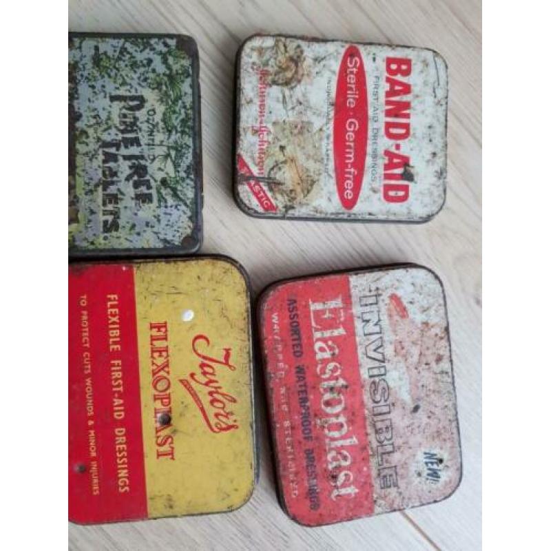 4 x kleine oude / antieke blikjes elastoplast flexoplast enz