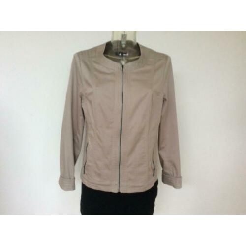 Mooi ecru/ beige getailleerd Witteveen jasje mt 42, L