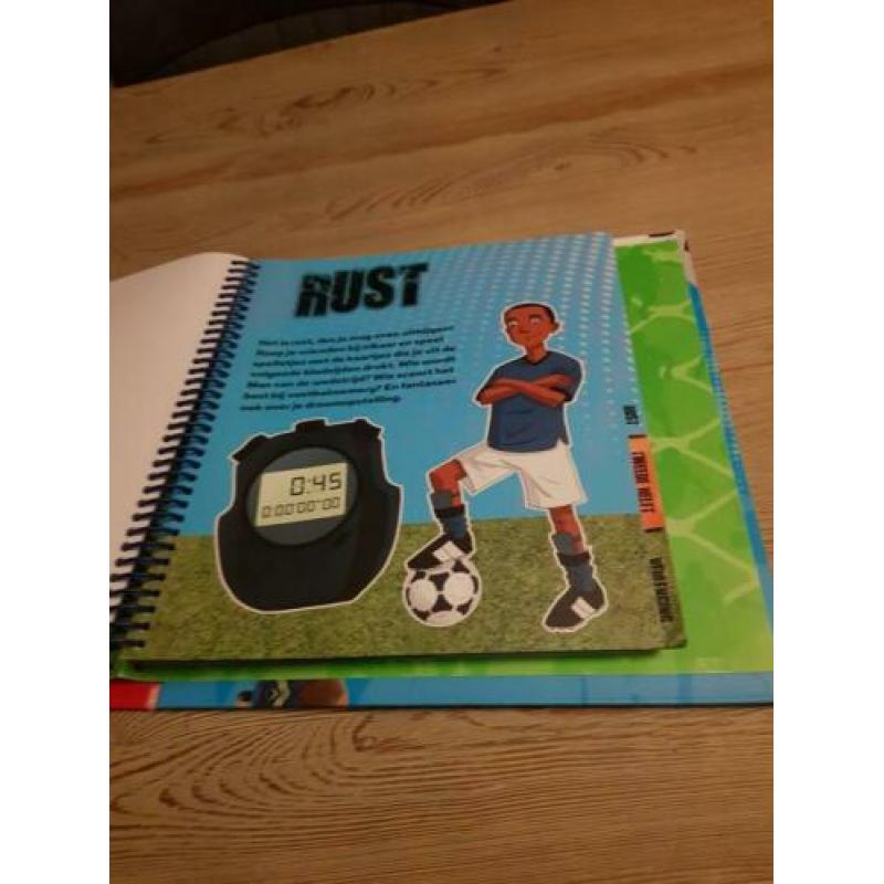 Super voetbalfun 3d, Onwijs leuk kinderspeelboek