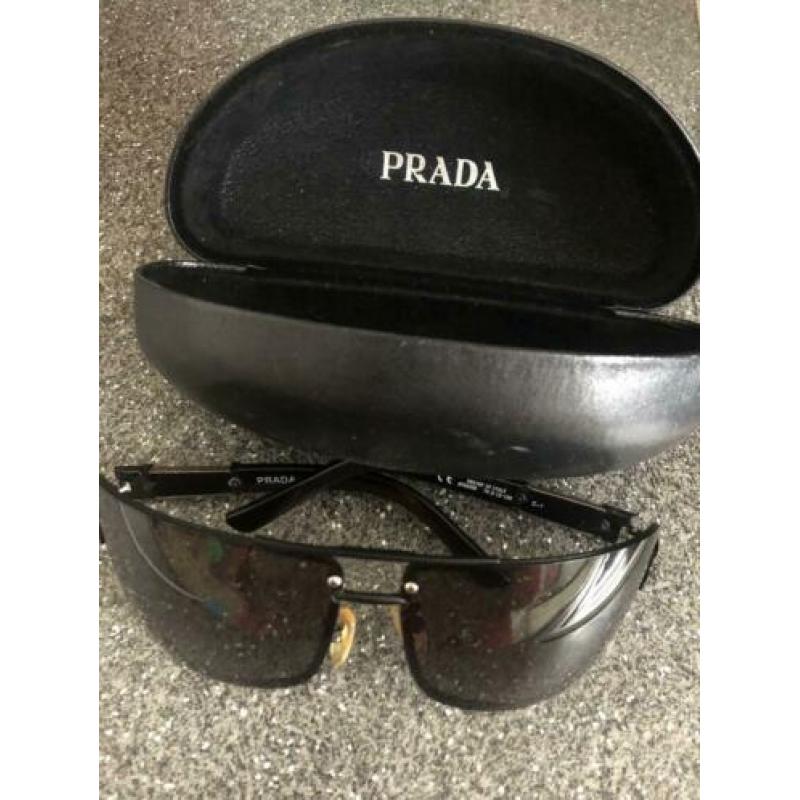 Prada zwarte zonnebril