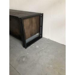Nieuw industrieel tv meubel. 190 cm breed.