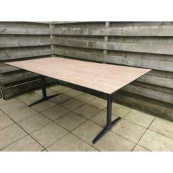 Ahrend bureau vergader tafel ( in hoogte verstelbaar )