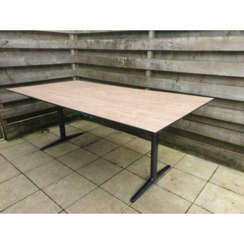 Ahrend bureau vergader tafel ( in hoogte verstelbaar )