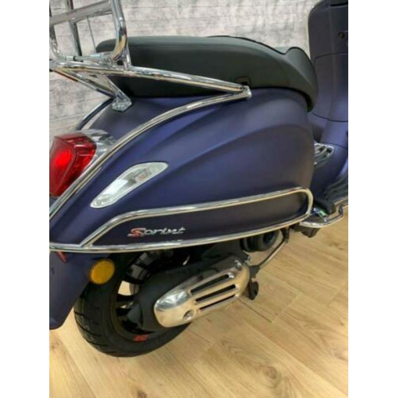 Vespa Sprint 25 km IGET NIEUW Lilo Lila Fermenta