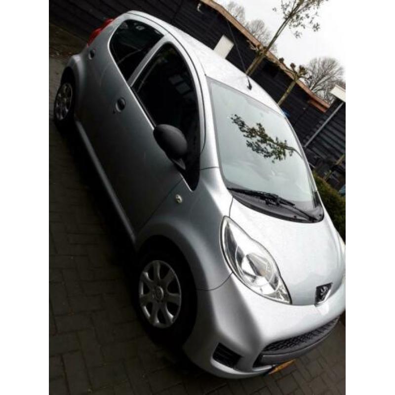 Peugeot 107 1.0 12V 5Deurs auto 2010 Grijs