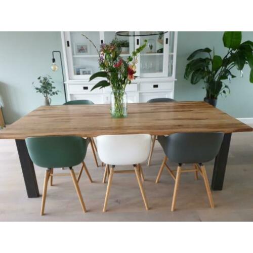6 eetkamerstoelen. Kuipjes met armleuning in 3 kleuren