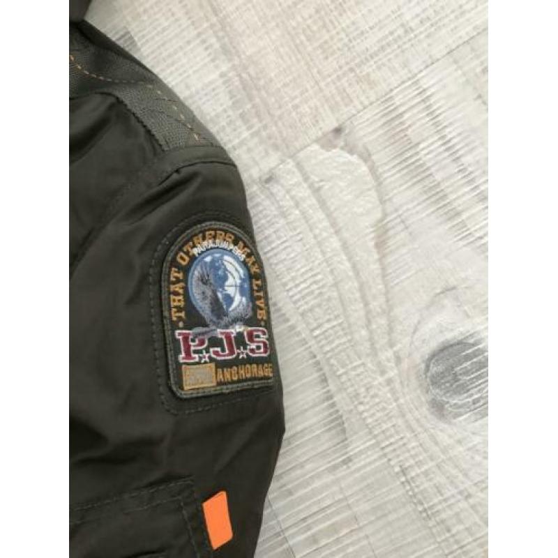 Als NIEUW: heerlijke jas van PARAJUMPERS mt 140