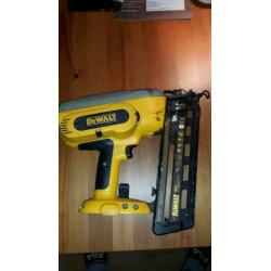 Dewalt DC618 18 V afwerk tacker body VERKOCHT