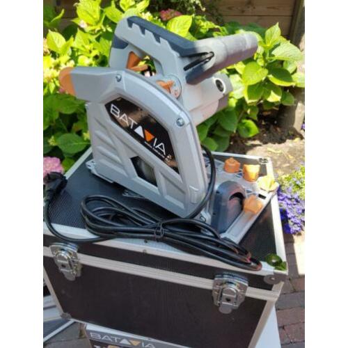 Aanbieding invalzaag 1400 Watt Met zaaggeleiders 2 x 70 cm
