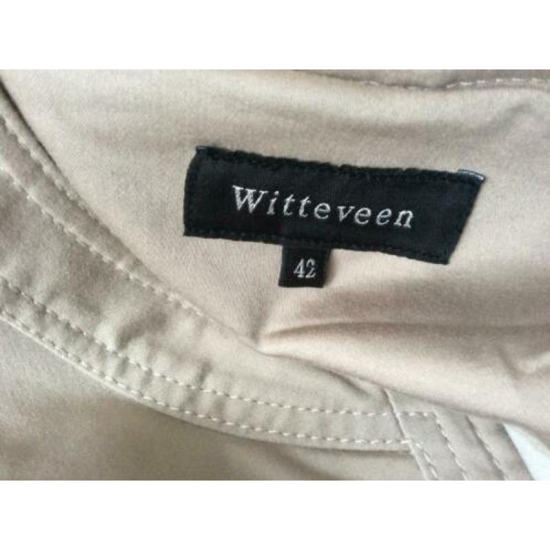 Mooi ecru/ beige getailleerd Witteveen jasje mt 42, L