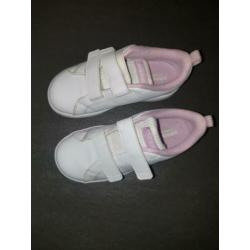 Addidas schoenen. Maat 27