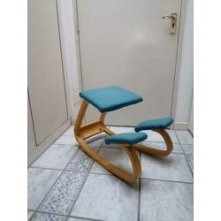 Stokke balans kniestoel turqoise