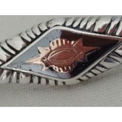 Zilveren broche met niello en verguld zilveren inleg