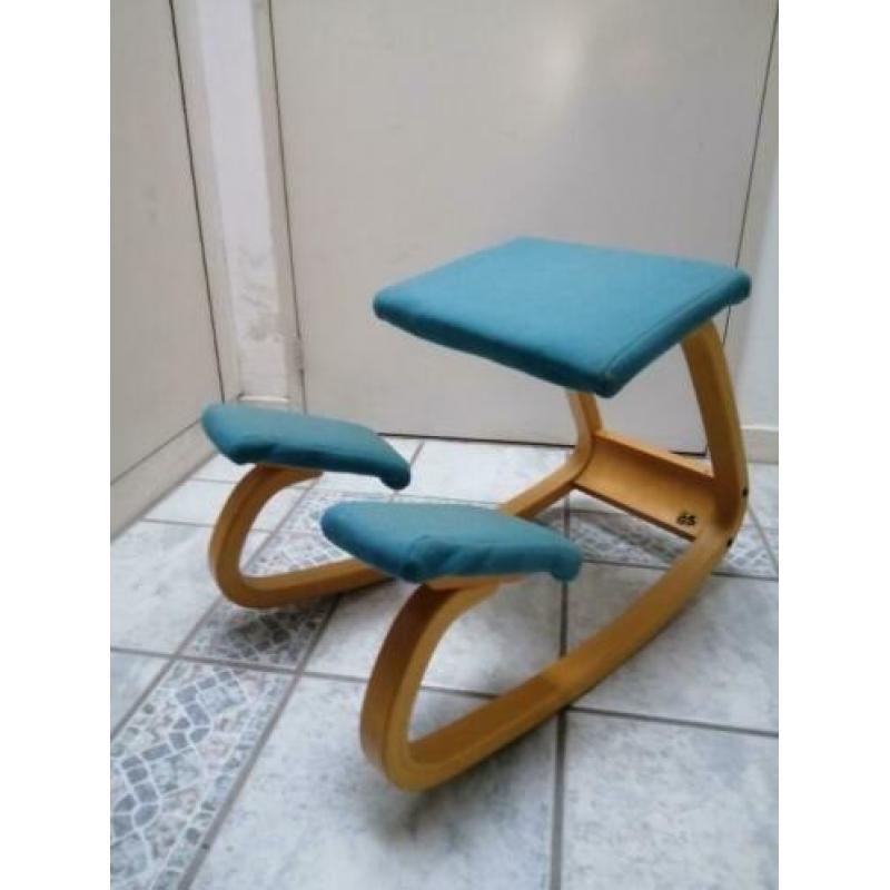 Stokke balans kniestoel turqoise