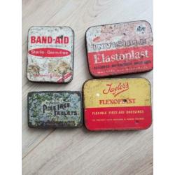 4 x kleine oude / antieke blikjes elastoplast flexoplast enz