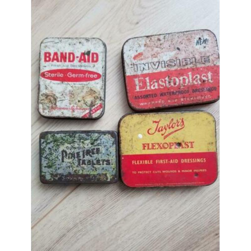 4 x kleine oude / antieke blikjes elastoplast flexoplast enz