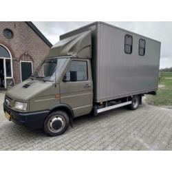 Iveco paardenvrachtwagen, twee paarden, b-rijbewijs