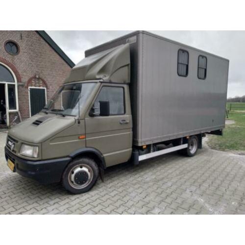 Iveco paardenvrachtwagen, twee paarden, b-rijbewijs