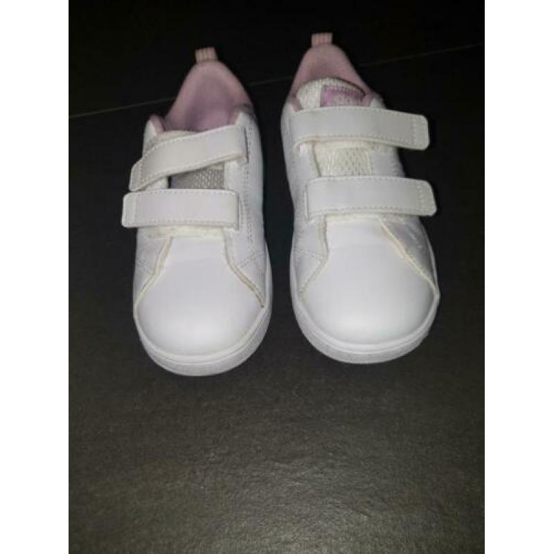 Addidas schoenen. Maat 27