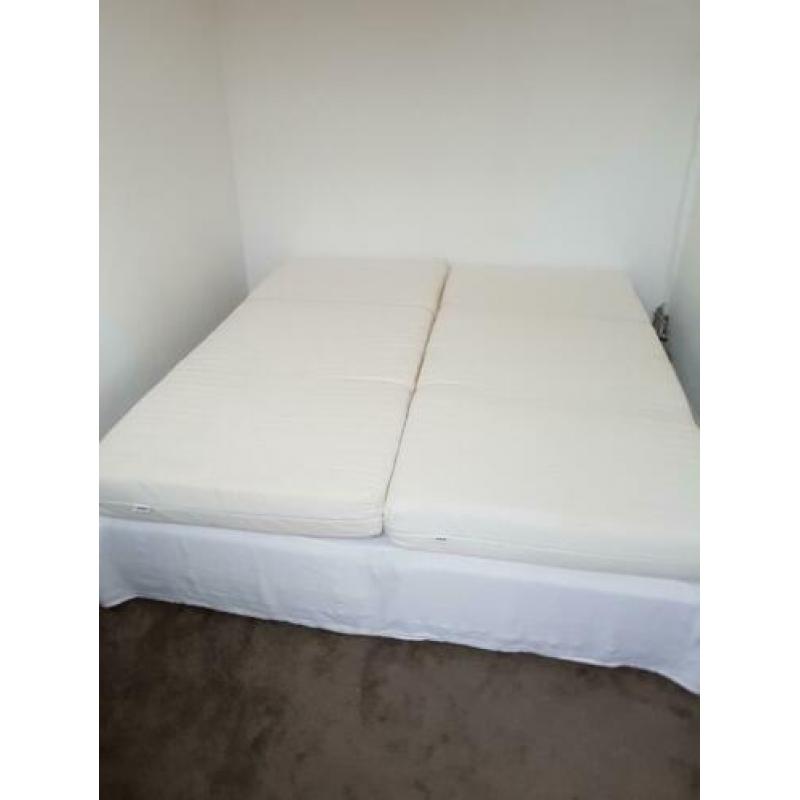 Tweepersoons boxspring met matrassen gratis af te halen