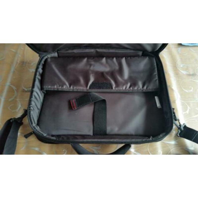 Te Koop! Twee laptop tassen, (1 x Targus (nieuw) en 1 x HP i