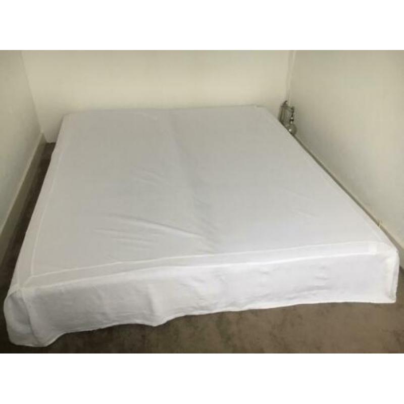 Tweepersoons boxspring met matrassen gratis af te halen