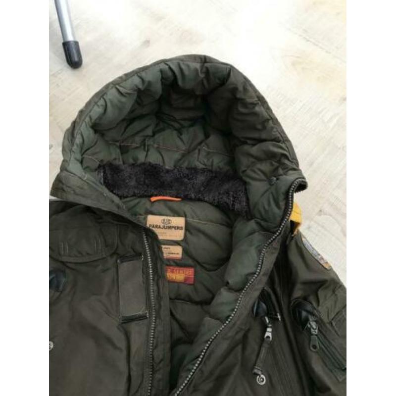 Als NIEUW: heerlijke jas van PARAJUMPERS mt 140