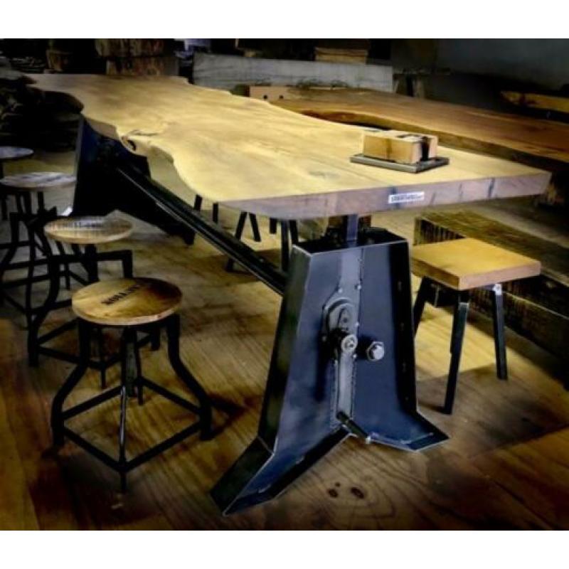 Stoere eiken boomstamblad eettafel op verstelbaar onderstel