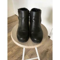 Stoere halfhoge laars maat 38