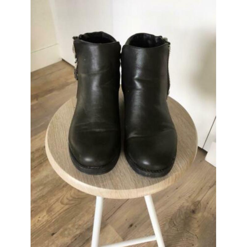 Stoere halfhoge laars maat 38