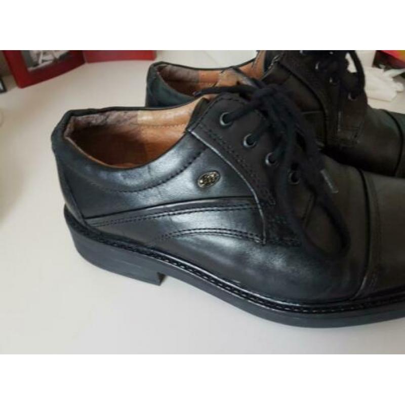 Netten Leer schoenen maat 39.