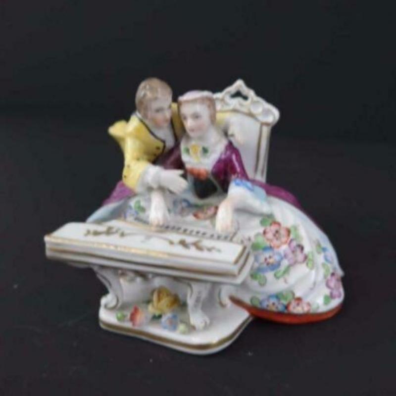 Sitzendorf porseleinen beeld - Vrouw en man met piano