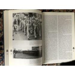 Contact Oud-Mariniers 1950 - 1990. Hardcover, 92 blz. met f