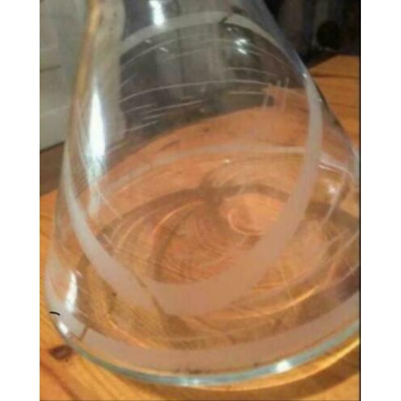 Tuimelkaraf , gesigneerd .Leerdam? 24 cm.zie foto’s Kristal