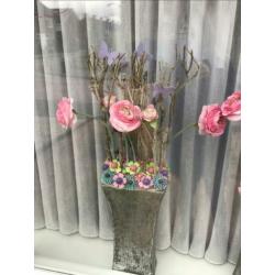 Vazen met kunstbloemen