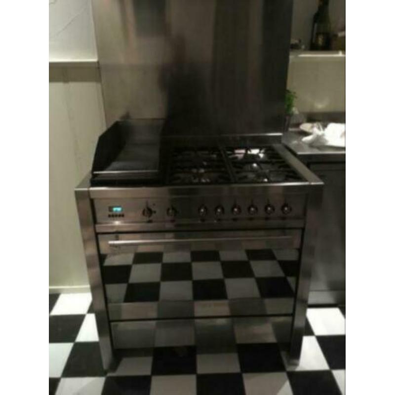 SMEG vrijstaand gasfornuis met afzuigkap