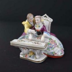 Sitzendorf porseleinen beeld - Vrouw en man met piano
