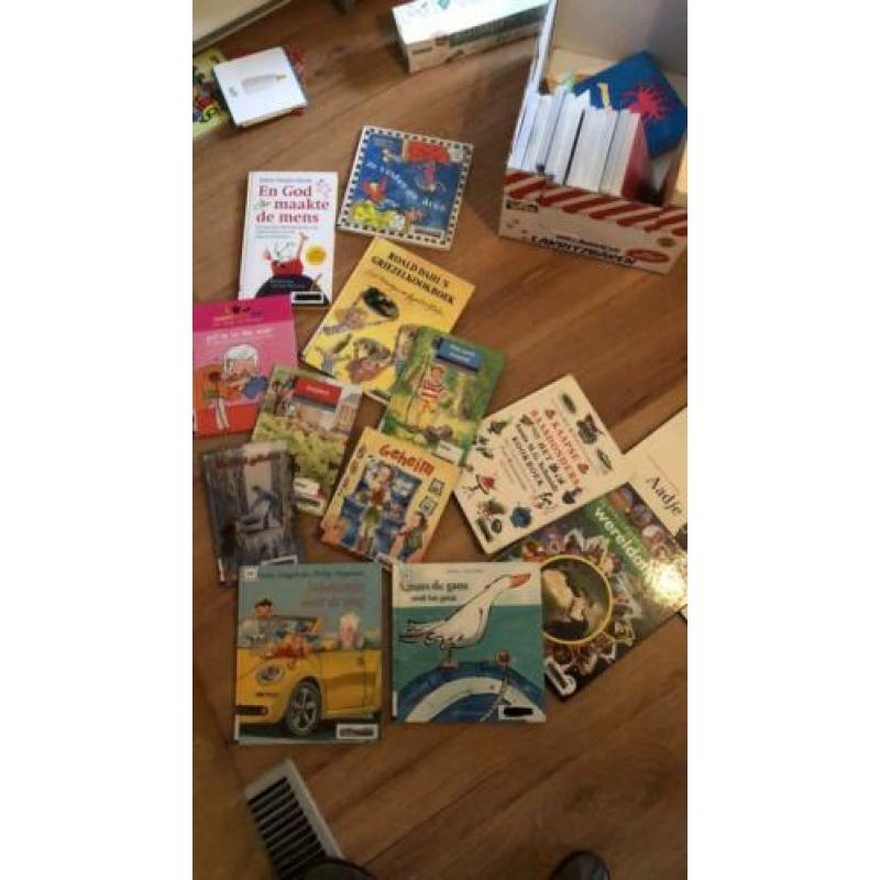 Ophaal en meeneemprijs €5! Doos kinderboek+dvd’s Roald dahl